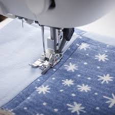 Piedino Pfaff per quilt 6 mm con guida a destra con sistema IDT™ cod.820924096