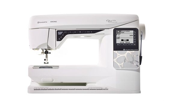 Husqvarna Viking Opal 690Q