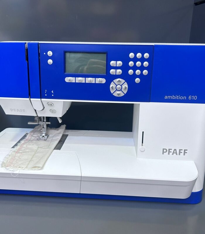 Pfaff Ambition 610 usata di esposizione come nuova