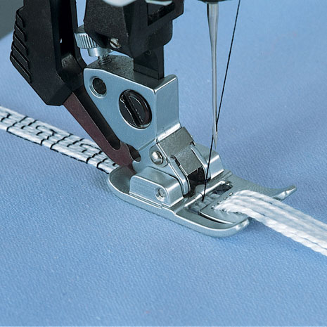 Piedino Pfaff per cordoncino 7/9 fori con sistema IDT™ cod.820608096