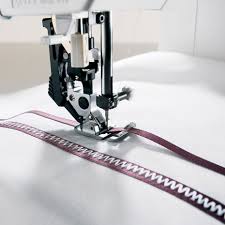 Piedino Pfaff per finiture decorative con sistema IDT™ cod.820614096