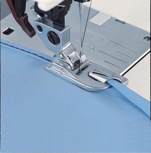 Piedino Pfaff orlatore 3mm con IDT cod.820249-096