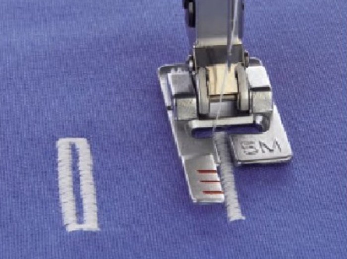 Piedino Pfaff per asole cod.820672096